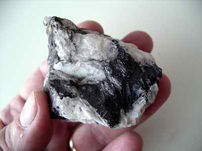 Baryt och Manganit 188 gram 55x50x45 mm